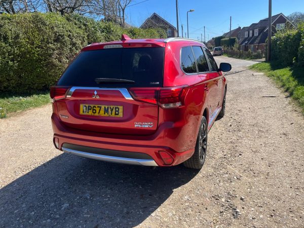 Mitsubishi Outlander 3h (2018) 2.0 12kWh 3h SUV 5dr Petrol Plug-in Hybrid CVT 4WD Euro 6 (s/s) (200 ps) £7500 - Image 6