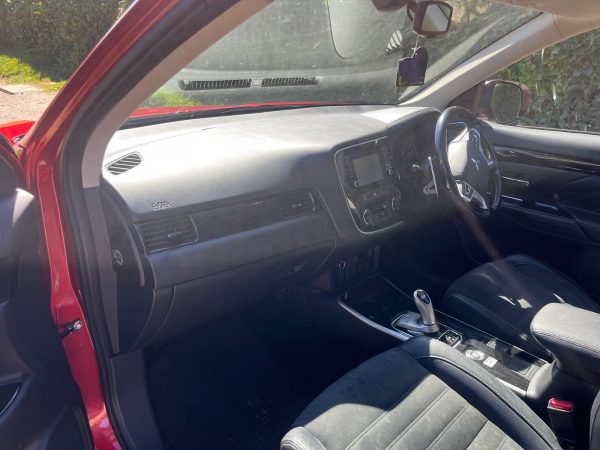 Mitsubishi Outlander 3h (2018) 2.0 12kWh 3h SUV 5dr Petrol Plug-in Hybrid CVT 4WD Euro 6 (s/s) (200 ps) £7500 - Image 13