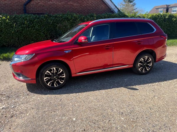 Mitsubishi Outlander 3h (2018) 2.0 12kWh 3h SUV 5dr Petrol Plug-in Hybrid CVT 4WD Euro 6 (s/s) (200 ps) £7500 - Image 2