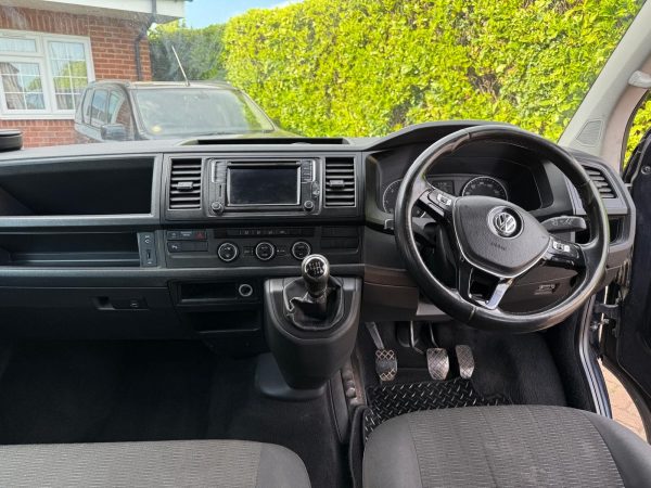 Volkswagen Transporter Shuttle SE (2016) 2.0 TDI BlueMotion Tech SE Minibus Double Cab 5dr Diesel Manual FWD LWB Euro 6 (s/s) (150 ps) £12995 - Image 20