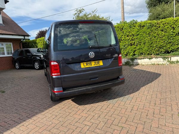 Volkswagen Transporter Shuttle SE (2016) 2.0 TDI BlueMotion Tech SE Minibus Double Cab 5dr Diesel Manual FWD LWB Euro 6 (s/s) (150 ps) £12995 - Image 8