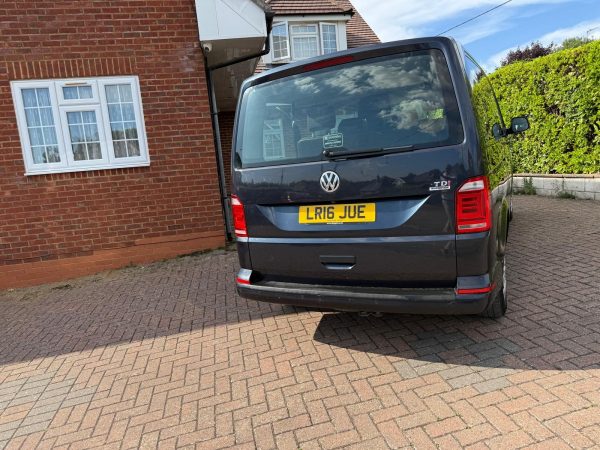 Volkswagen Transporter Shuttle SE (2016) 2.0 TDI BlueMotion Tech SE Minibus Double Cab 5dr Diesel Manual FWD LWB Euro 6 (s/s) (150 ps) £12995 - Image 9