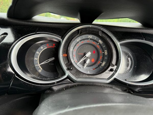 Citroen DS3 Cabrio DStyle Plus (2014) 1.6 e-HDi Airdream DStyle Plus Convertible 2dr Diesel Manual Euro 5 (s/s) (90 ps) £1995 - Image 16