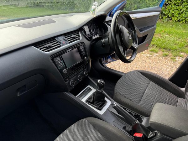 Skoda Octavia SE (2016) 1.0 TSI SE Estate 5dr Petrol Manual Euro 6 (s/s) (115 ps) - Image 2