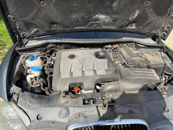 SEAT Leon SE Copa (2012) 1.6 TDI Ecomotive CR SE Copa Hatchback 5dr Diesel Manual Euro 5 (s/s) (105 ps) - Image 10